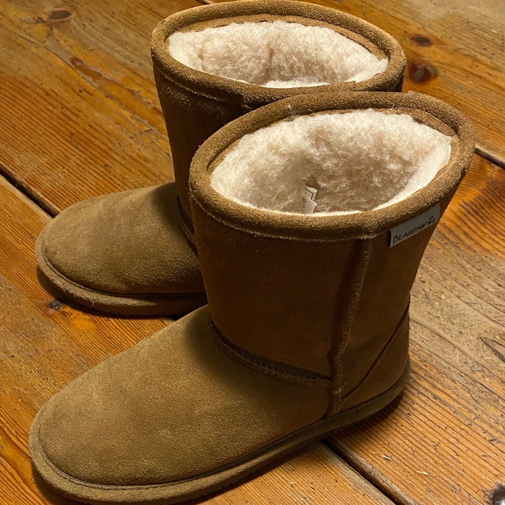 BearPaw Classic Tan Boots